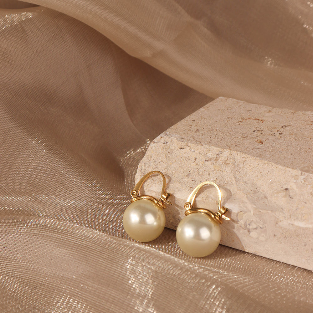 Élise Pearl Earrings